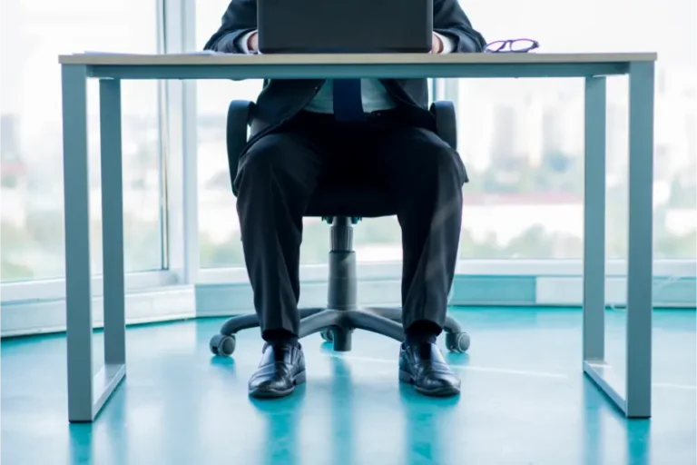 Beste bureaustoel voor rugpijn: waar moet je op letten?